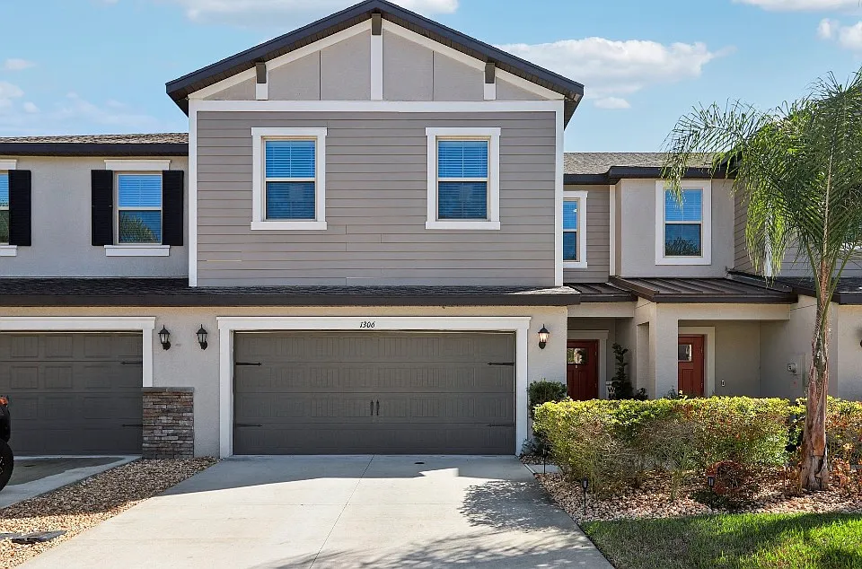 3 bed, 2.5 bath, 2319 sqft, $2,795 — Photo 4