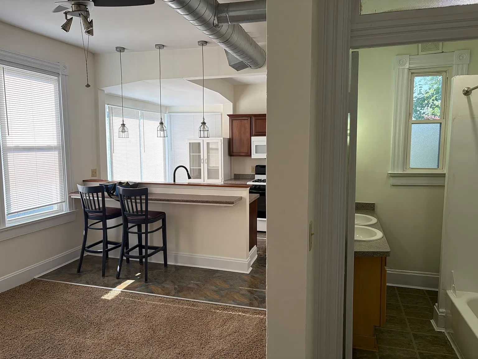 2 bed, 800 sqft, $1,400 — Photo 4