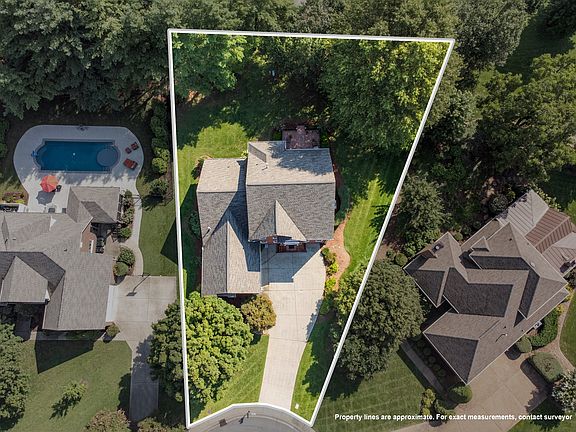 3rd image of 1415 Balmoral Way