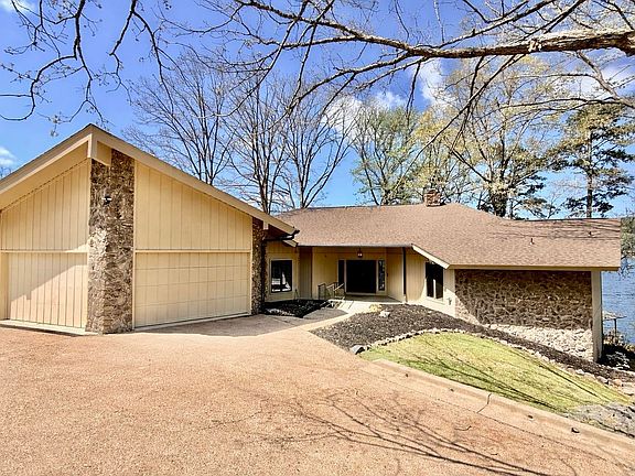 2nd image of 30 Sierra Dr
