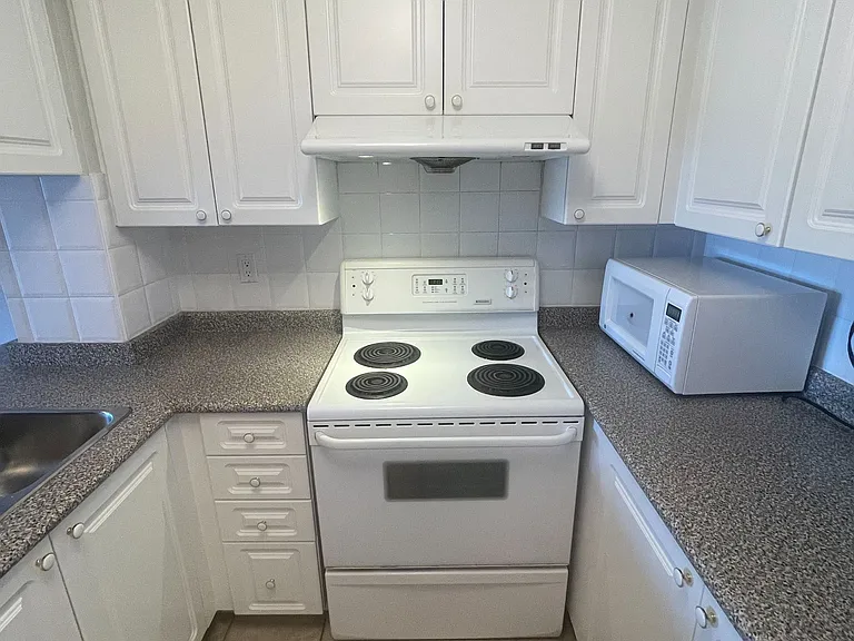 909 Bay St #2108 — Photo 9