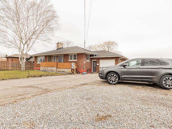 3rd image of 452 Quaker Rd