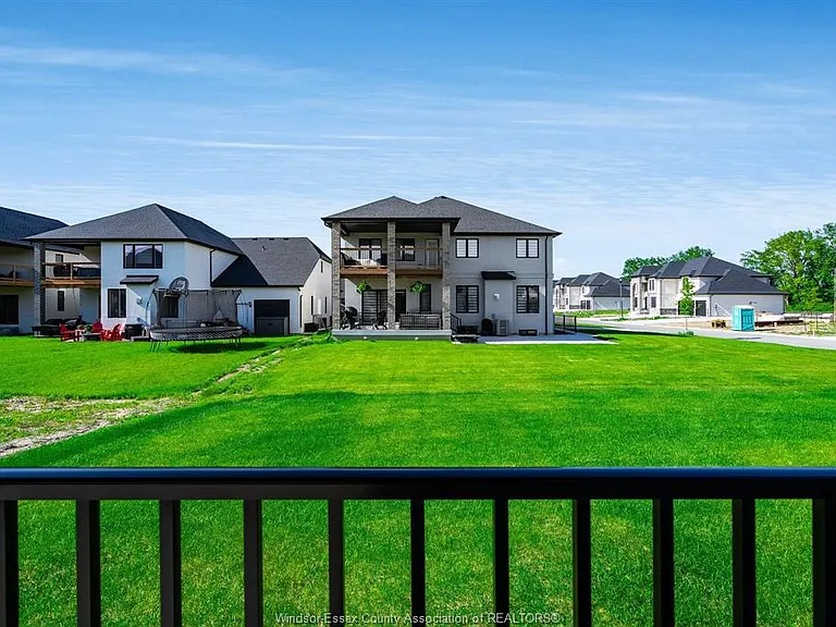 210 Cowan Ct — Photo 35