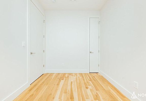 3rd image of 2028 Davidson Ave #5D