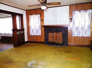 201 SE 3rd St, Leon, IA 50144