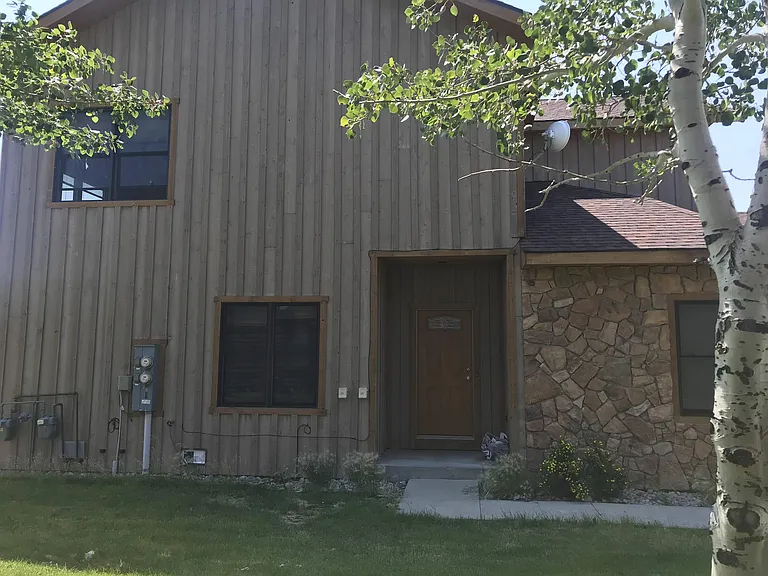 125 Mulligan Ln — Photo 3