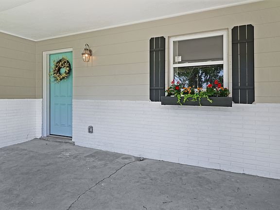 3rd image of 209 Cambridge Dr
