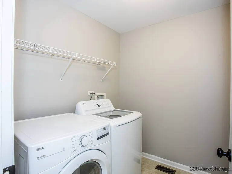 2140 Yale Cir — Photo 15