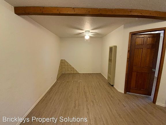 4th image of 821 1/2 Girard Ct NE