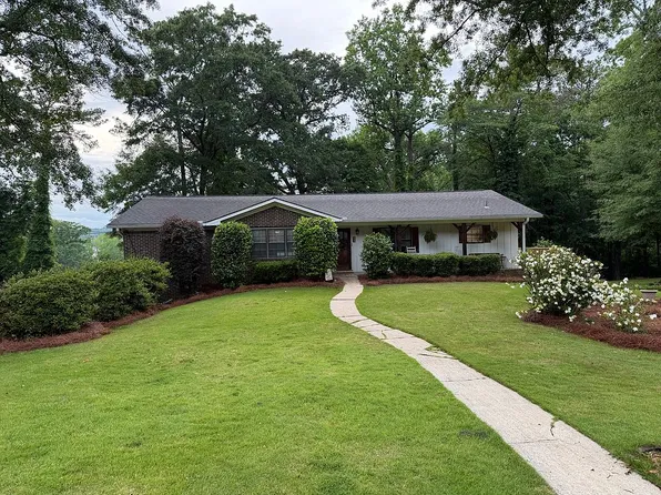 110 Woodland Cir, Trussville, AL 35173