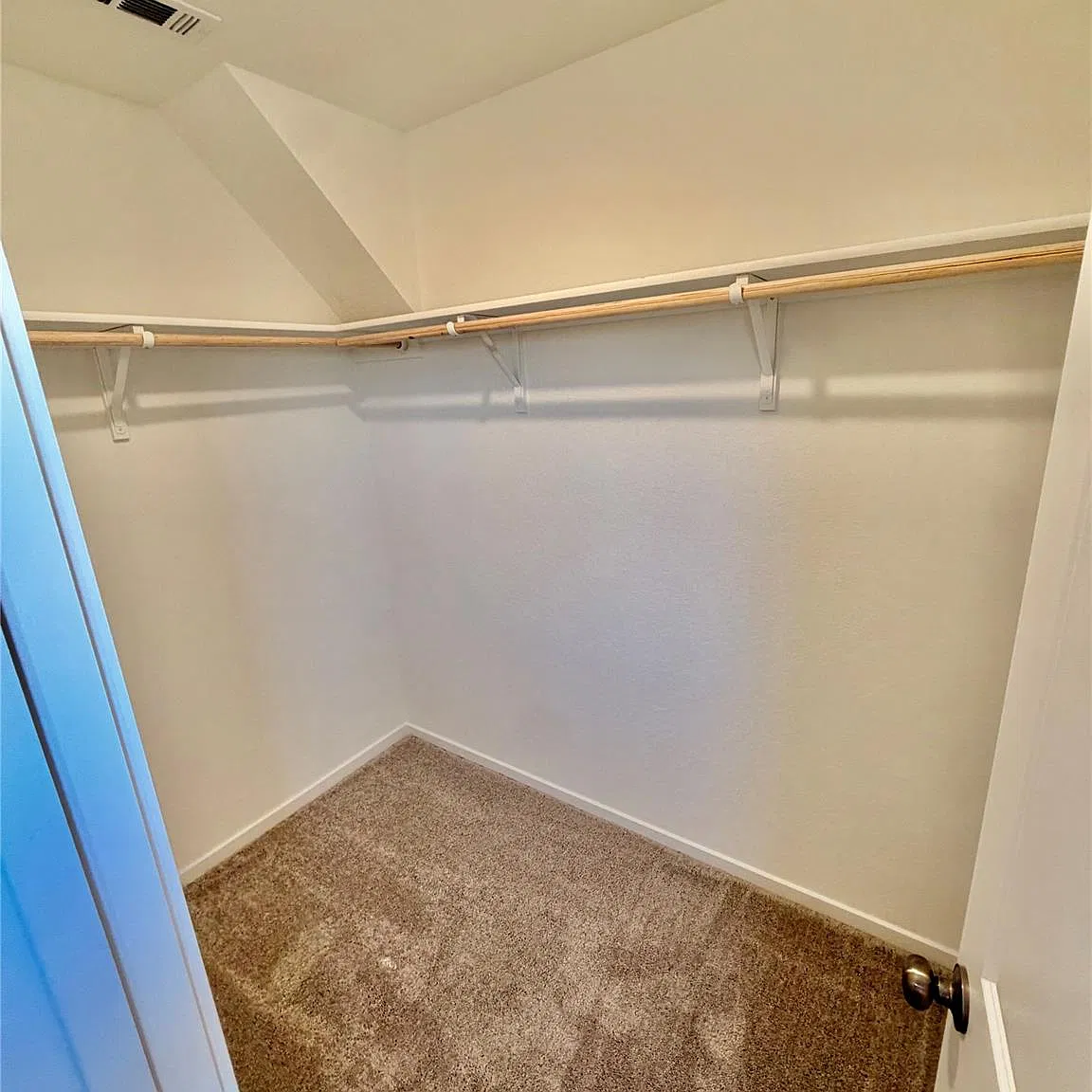3 bed, 2.0 bath, 1208 sqft, $1,500 — Photo 3