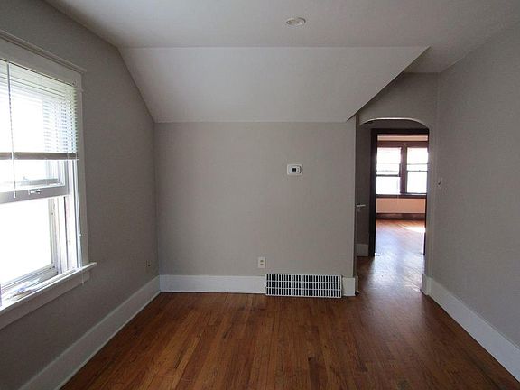 5th image of 1626 B St APT A
