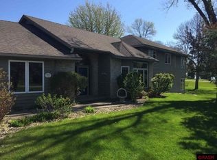 33031 Marie Ln, Saint Peter, MN 56082