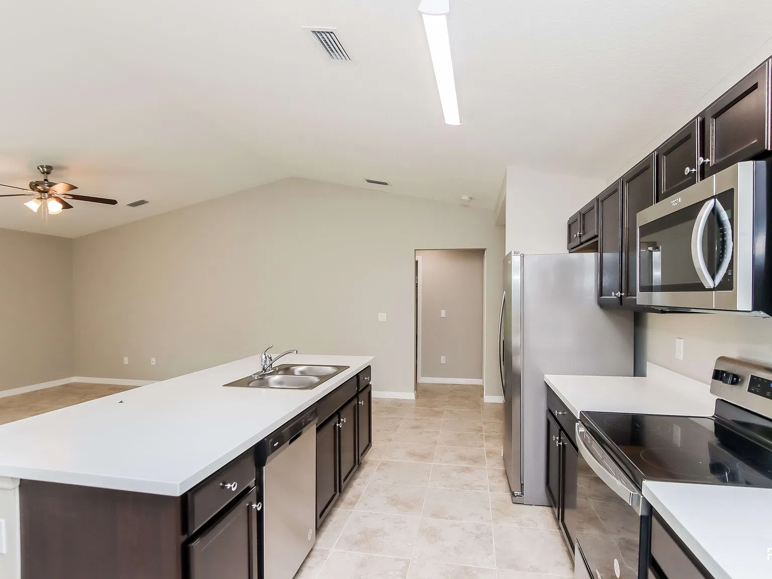 4 bed, 2.0 bath, 1809 sqft, $2,355 — Photo 3