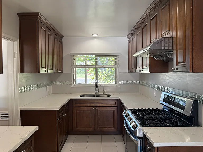 2930 Sheffield Rd — Photo 4