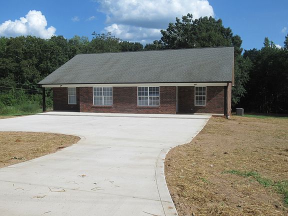 3rd image of 820 Horseshoe Lake Rd