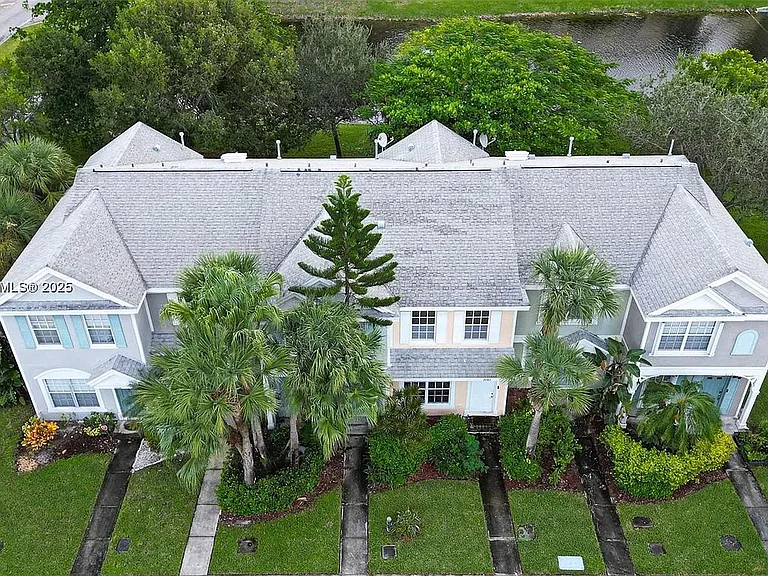 8066 Sanibel Dr — Photo 17