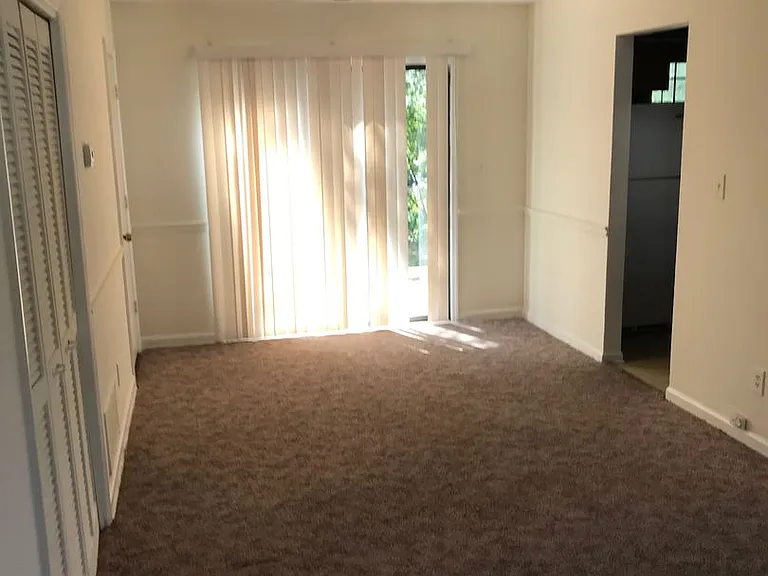 2093 Lenoa Ln — Photo 12