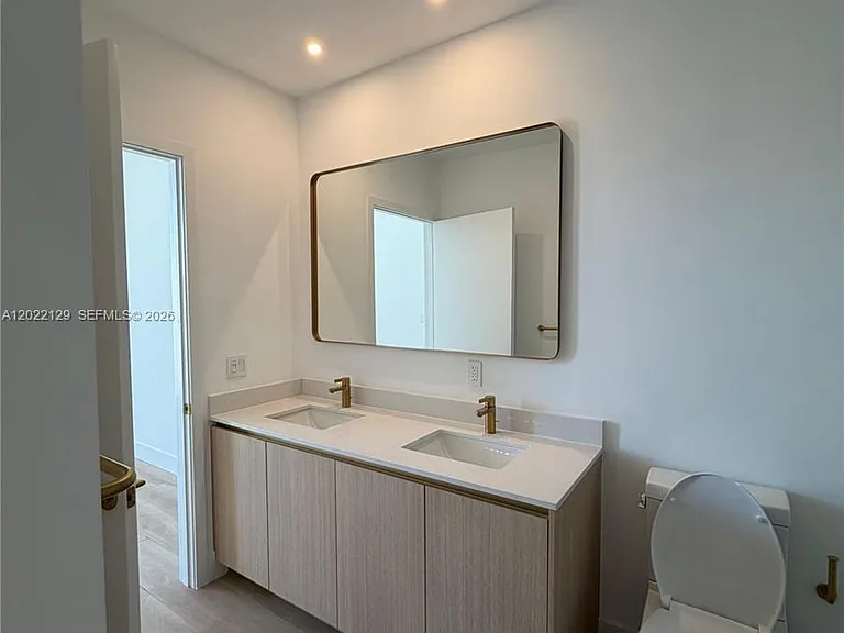 90 NE 32nd St #1110 — Photo 3