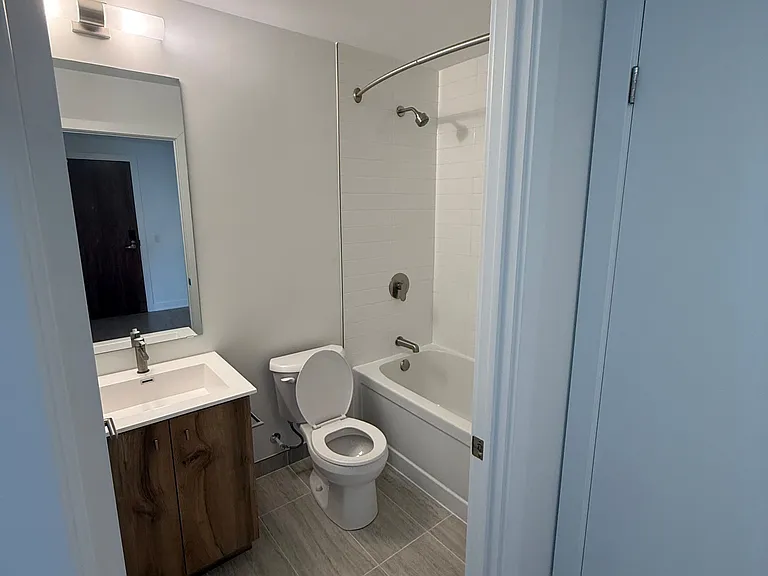 25 Wellington St S #810 — Photo 12