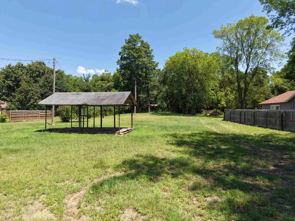 2800 W Upshur Ave, Gladewater, TX 75647