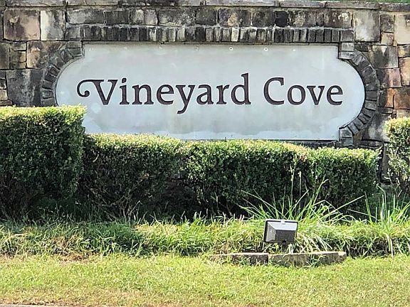 2nd image of 240 Vineyard Cove Dr