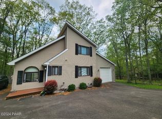 222 Bindale Rd, Tamiment, PA 18371