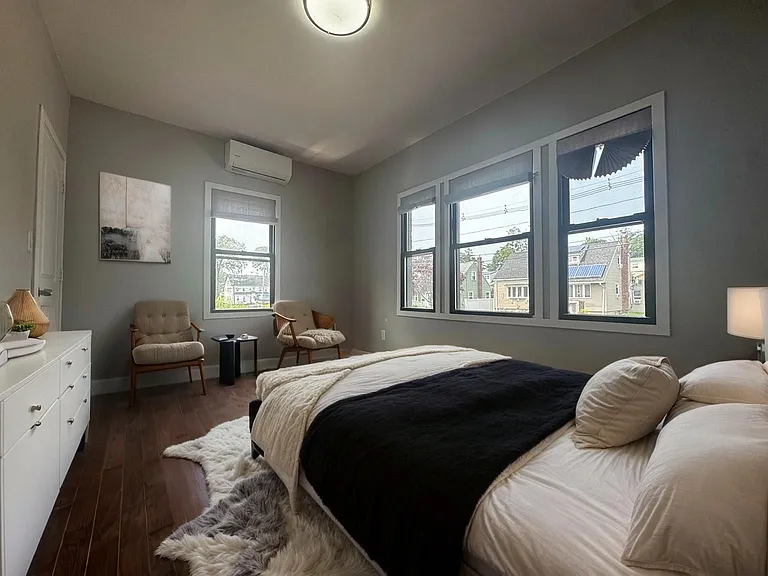 111 Hawthorne St #1 — Photo 6