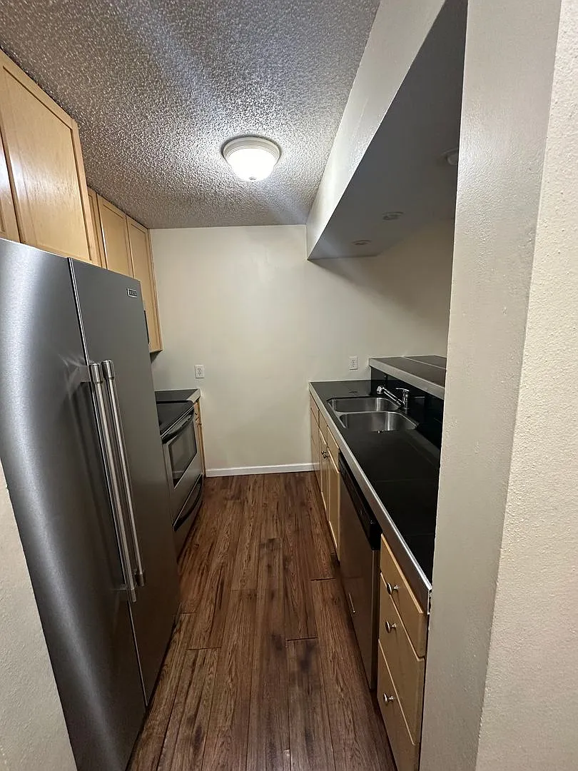 Charming 2 Bed / 1 Bath Apartment in a Prime Location! — Photo 2