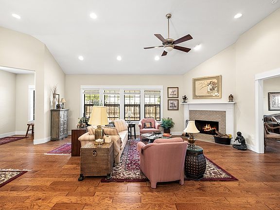 5th image of 2512 Rogers Cir
