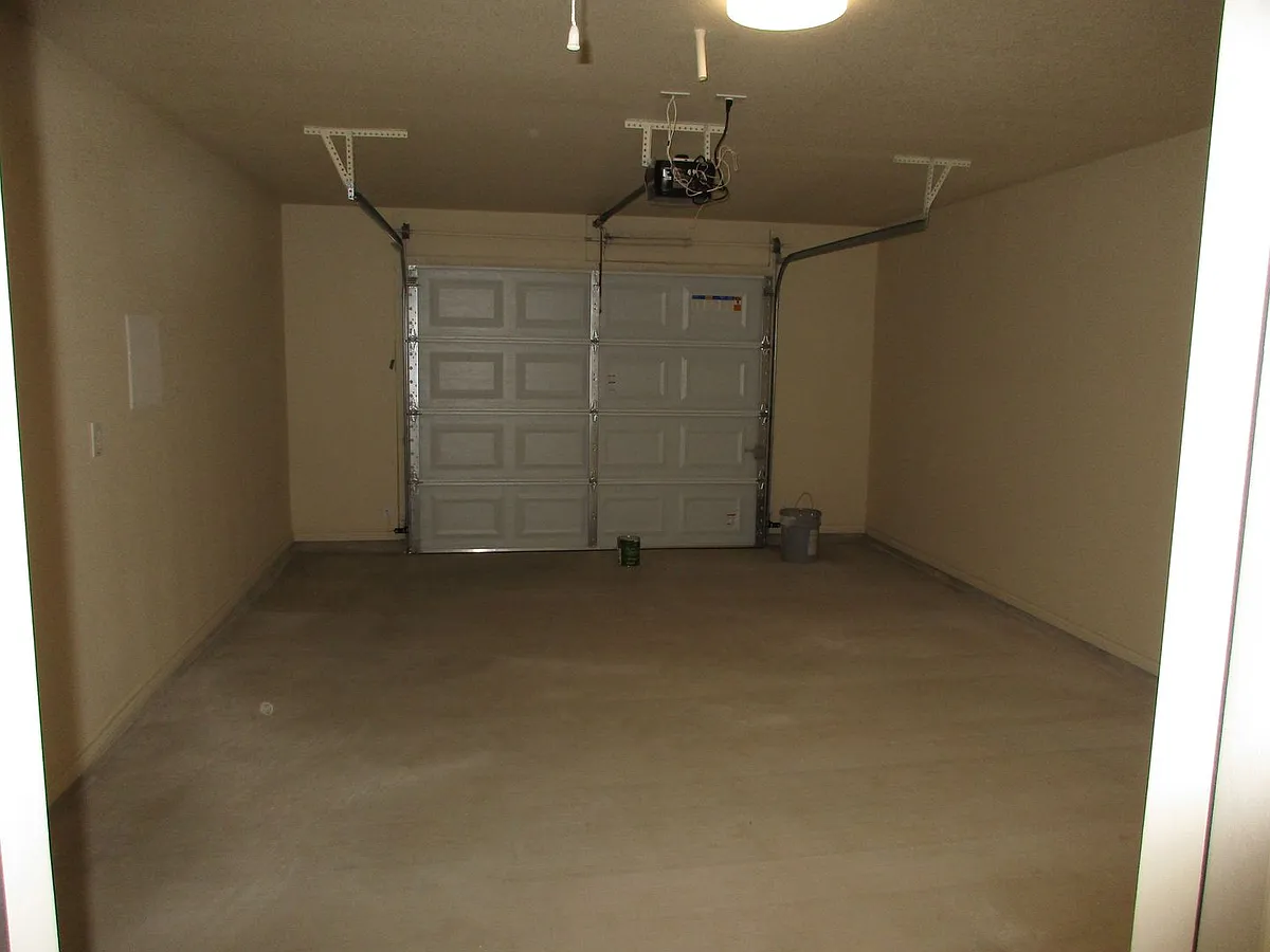 Building Photo - 1109 E Avenue F