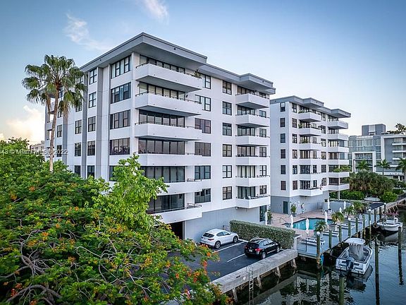 4th image of 9660 W Bay Harbor Dr #Penthouse E