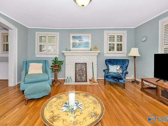 5th image of 108 England St NE