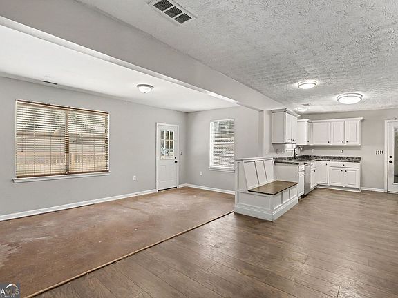4th image of 4394 Cross Ln