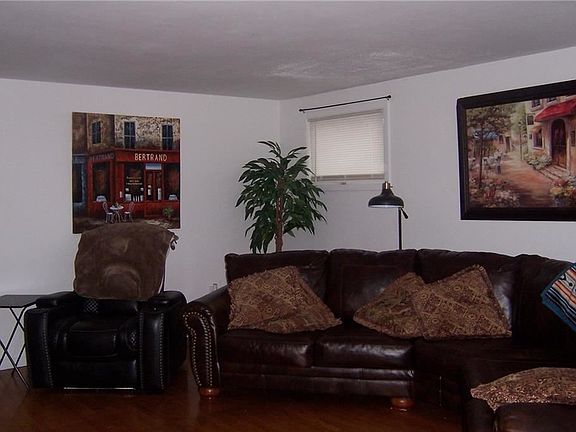 3rd image of 210 Mountainview Ave