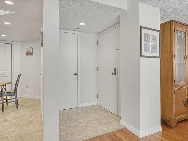 690 Island Way #307 — Photo 4