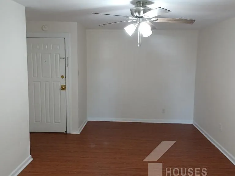 601 W Floyd Baker Blvd #3C — Photo 2