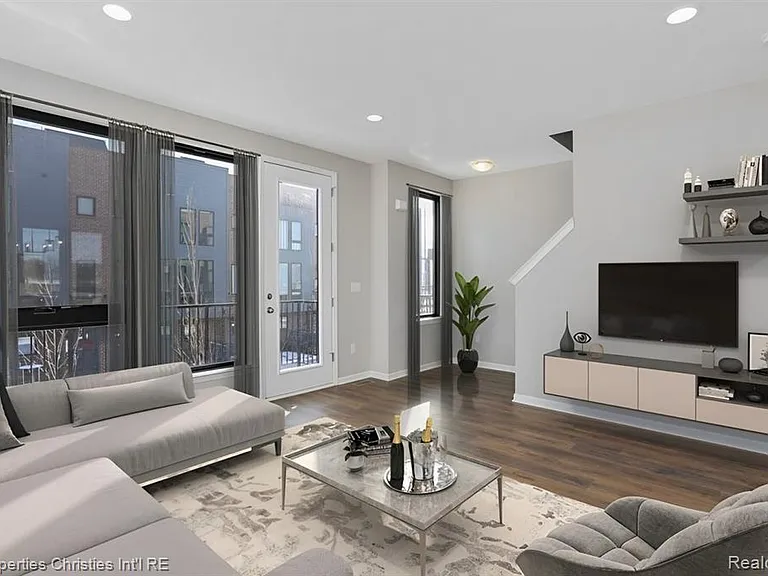 1507 W Fisher — Photo 12