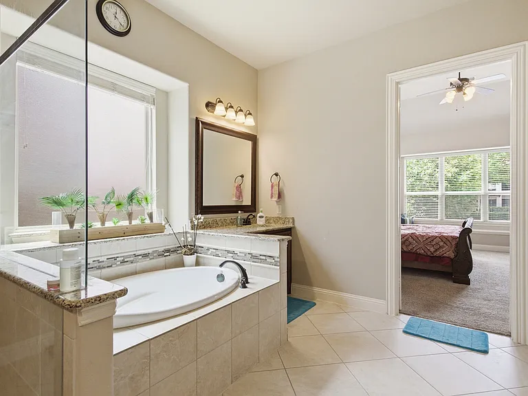2304 Lynbridge Cir — Photo 20