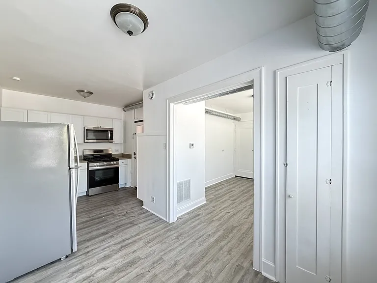 1605 N McVicker Ave #2 — Photo 6