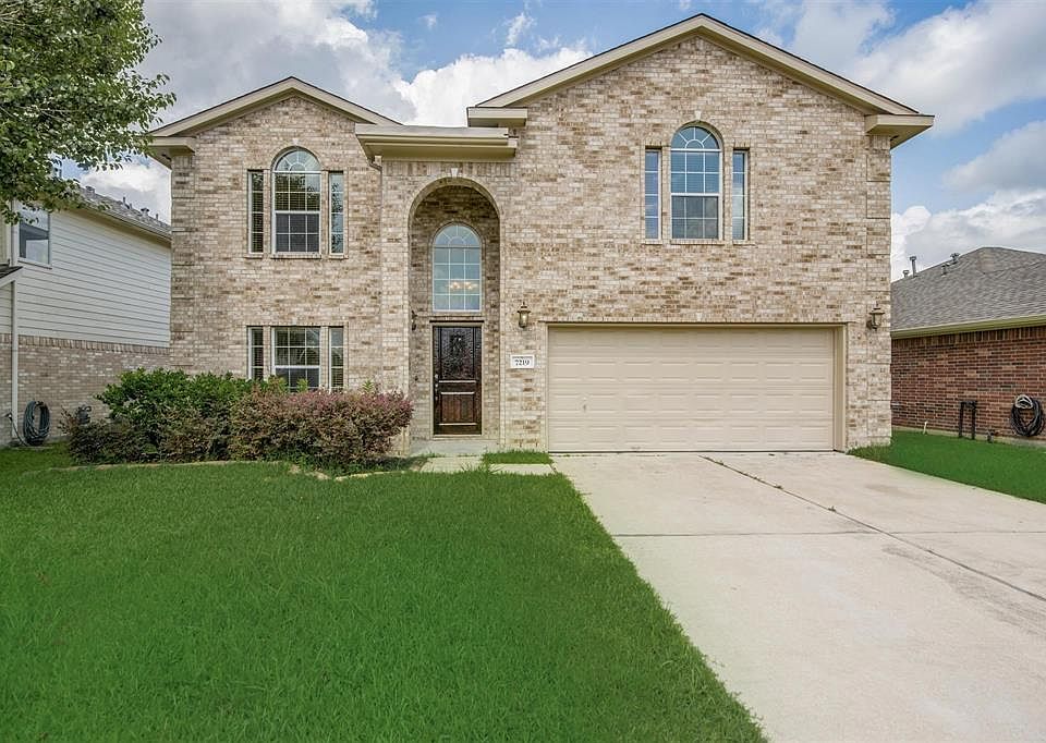 1st image of 7219 Roundrock Park Ln