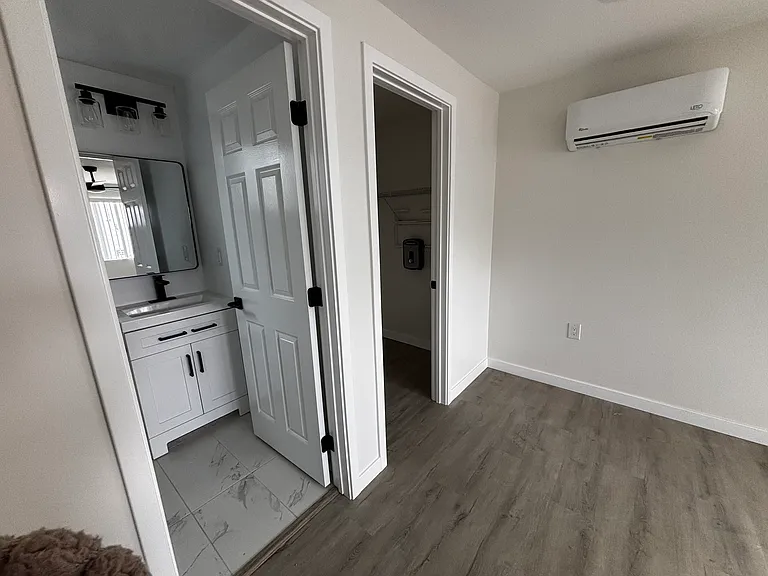 4302 Laurel St — Photo 7