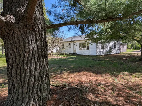 (undisclosed Address), Lapeer, MI 48446