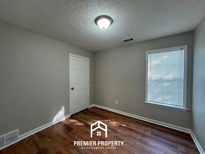 993 Nolan Ln — Photo 14