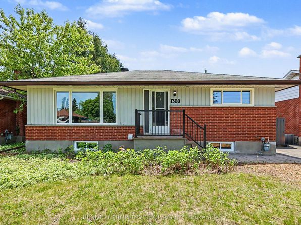 1308 Rustic Dr, Ottawa, ON K2C 2Y1