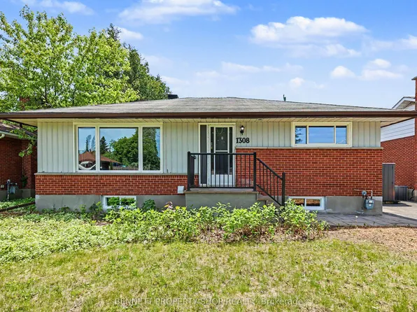 1308 Rustic Dr, Ottawa, ON K2C 2Y1