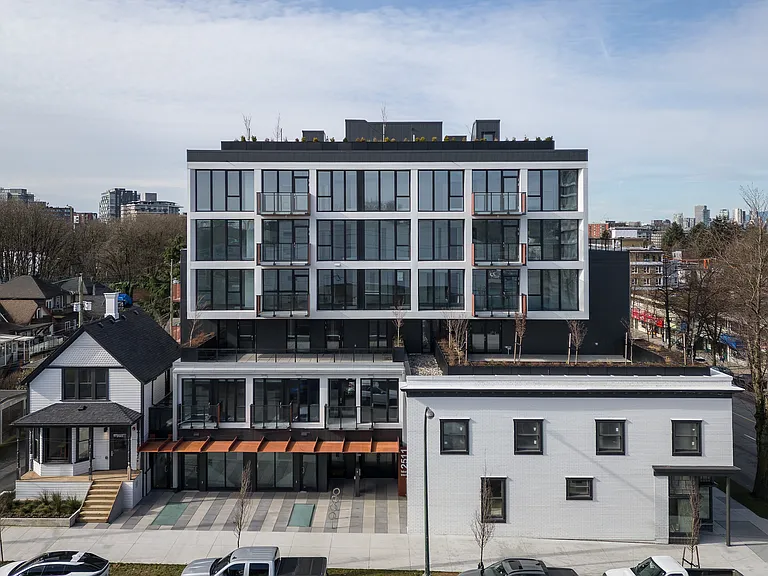 2511 Carolina St — Photo 2