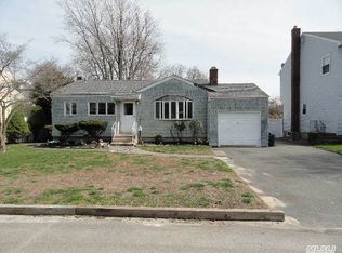 130 Claremont St, Deer Park, NY 11729