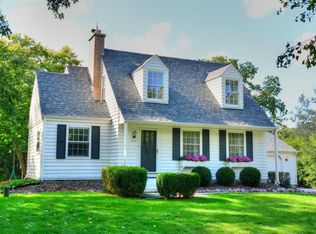 2445 Thornapple Ln, Brookfield, WI 53005