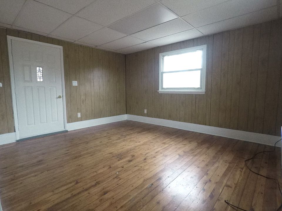 Living Room (Front Door)